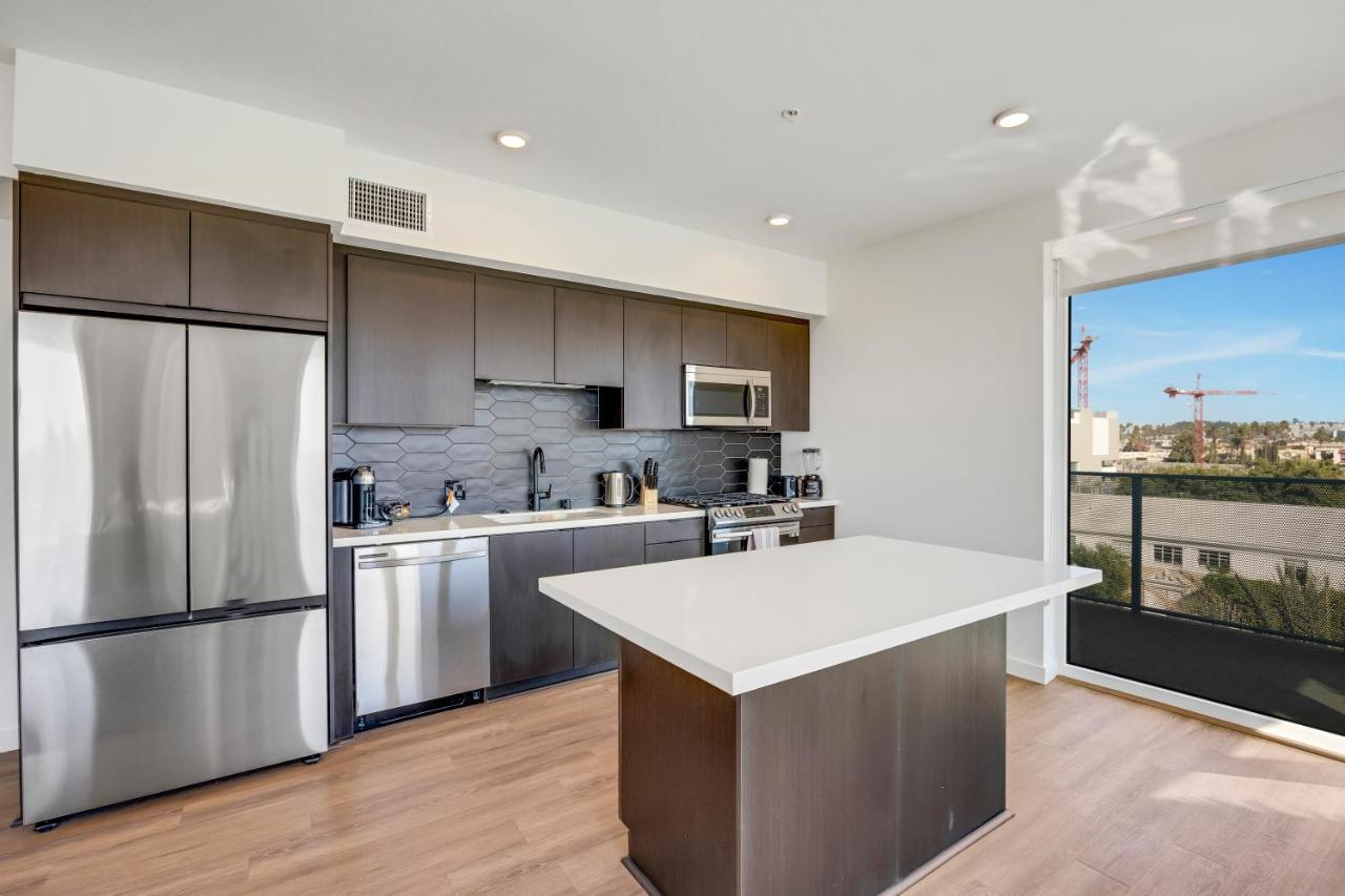 One Lux Hollywood View La Apartamento